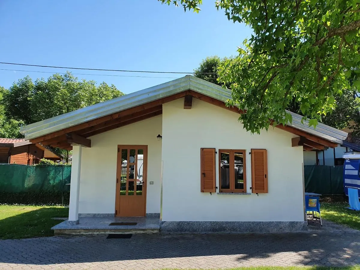 Bungalows In Camping Solarium ドマーゾ