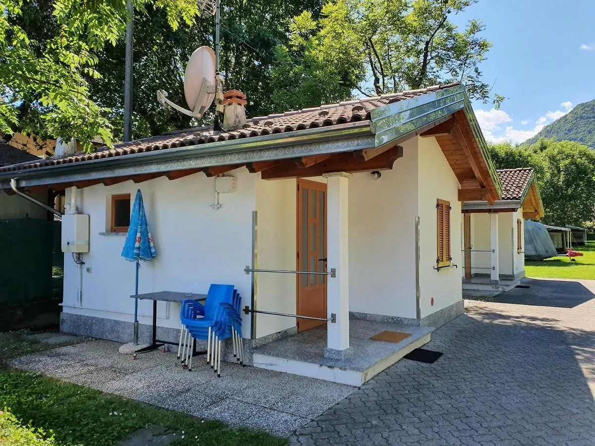 Bungalows In Camping Solarium ドマーゾ キャンプ場
