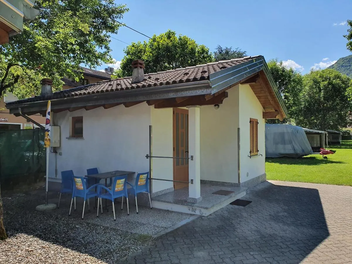 Bungalows In Camping Solarium ドマーゾ